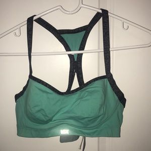 Green VS sports bra 32C
